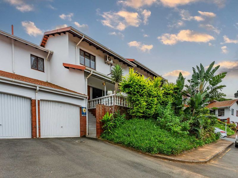 HENDRA - DELIGHTFUL PET FRIENDLY DUPLEX WITH ITS OWN POOL - Photo 3