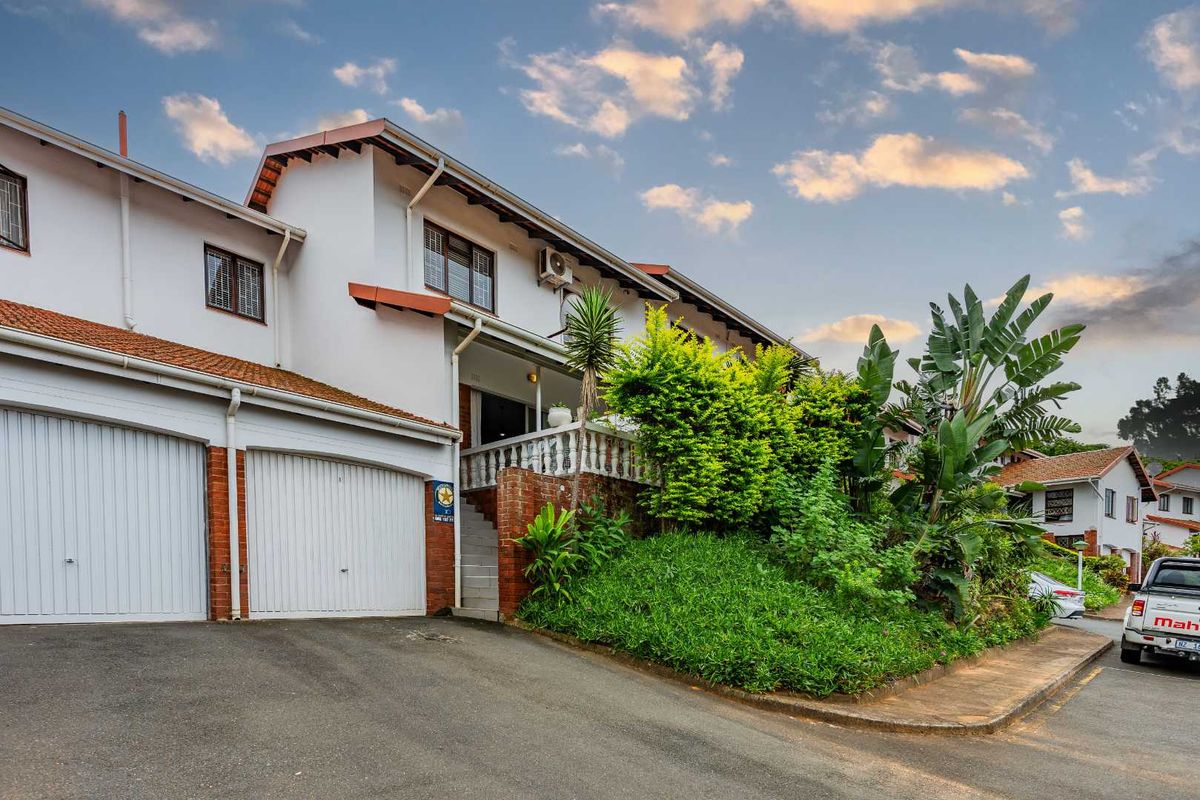 HENDRA - DELIGHTFUL PET FRIENDLY DUPLEX WITH ITS OWN POOL - Photo 3