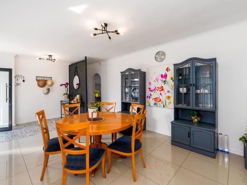 Duel living couldnt be more exciting than this gorgeous family home. - Photo 4