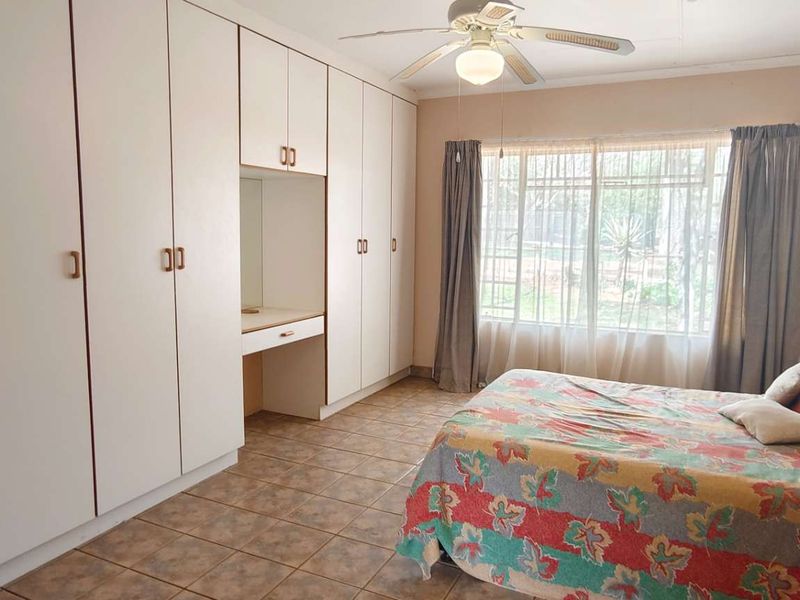 Charming Move-In Ready Home in Sought-After Leeupoor - Photo 10