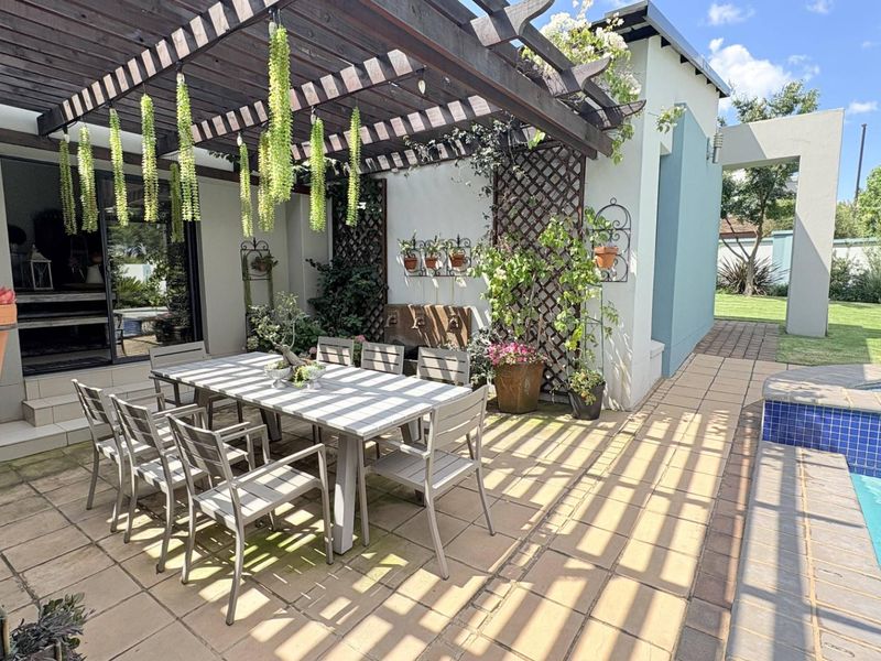 Midstream Ridge Single level gem with pool & established garden - Photo 5