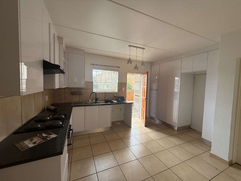 Spacious Face-Brick Duplex – Immediate Occupation Available - Photo 5