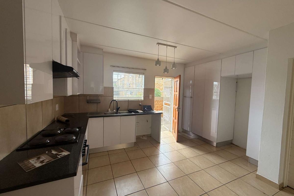 Spacious Face-Brick Duplex – Immediate Occupation Available - Photo 5