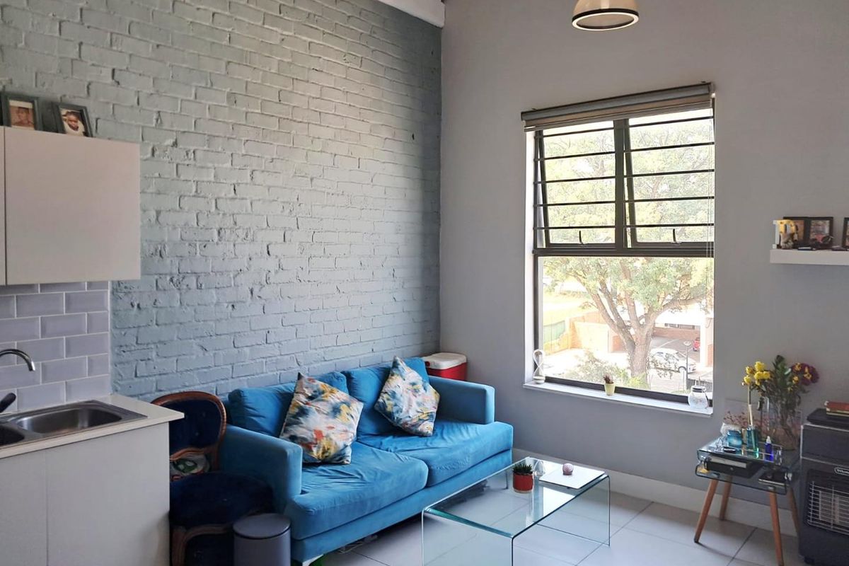 Sky-High Sunshine & Braai: Ferndale’s Fun-Loving Loft! - Photo 3
