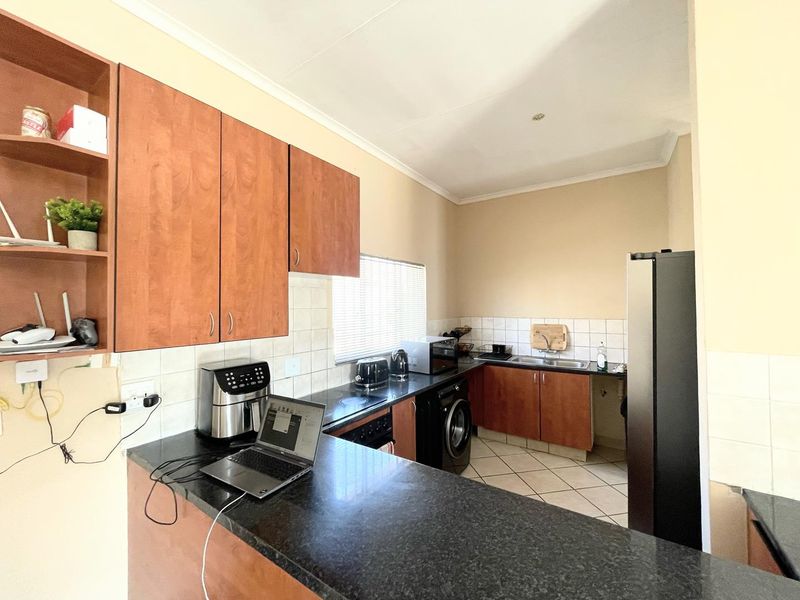 Spacious living, Prime location, Exceptional investment potential. - Photo 4