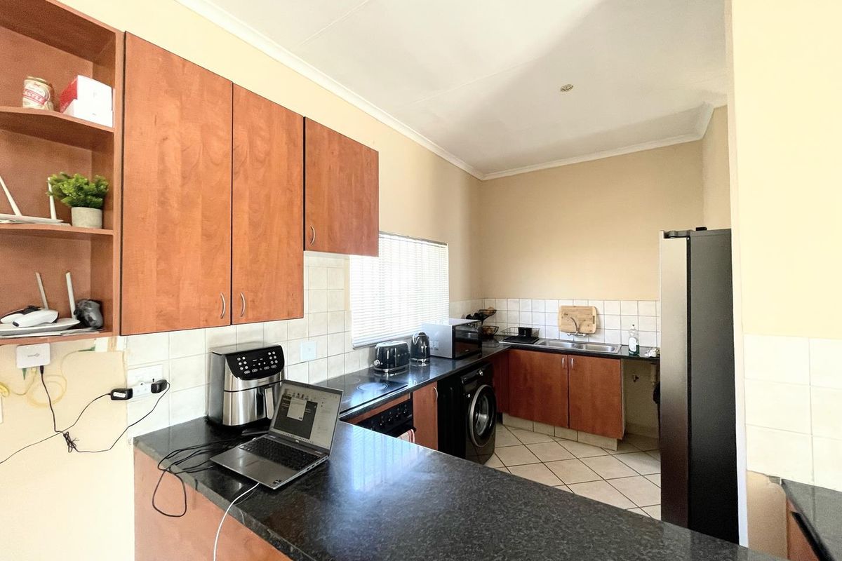 Spacious living, Prime location, Exceptional investment potential. - Photo 4