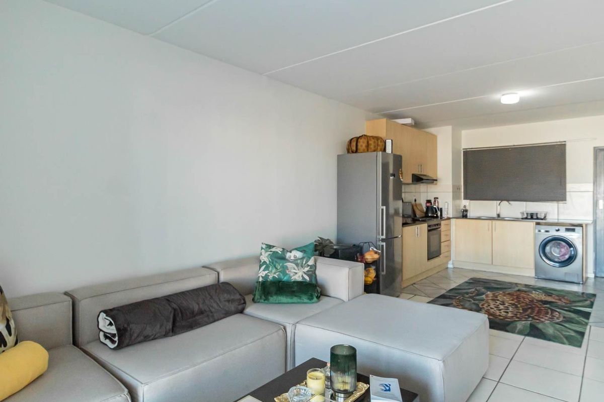 2 bed 2 bath ground floor unit - Photo 2