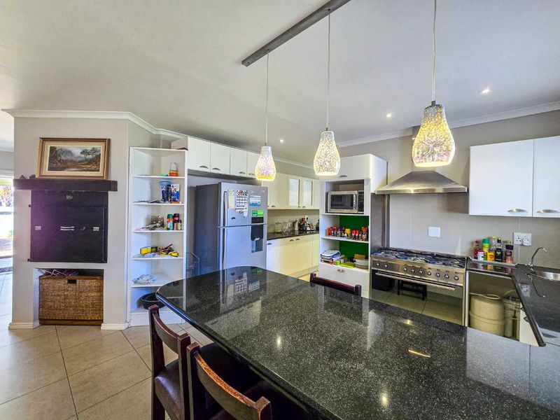 Modern family home for sale in Stilbaai-Wes. - Photo 10
