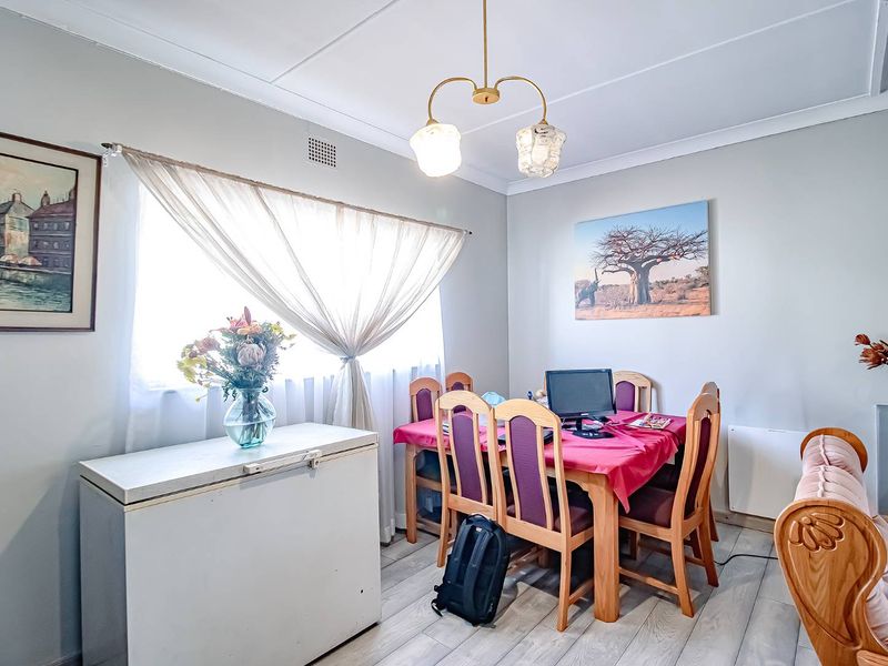 Spacious 3-Bedroom Home with Flatlet & Pool - Photo 6