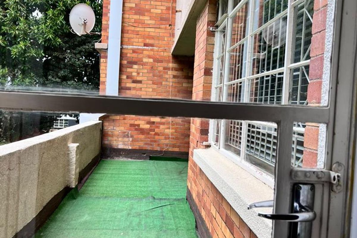 A BEAUTIFULLY FURNISHED TWO BEDROOM PET FRIENDLY APARTMENT - Photo 5