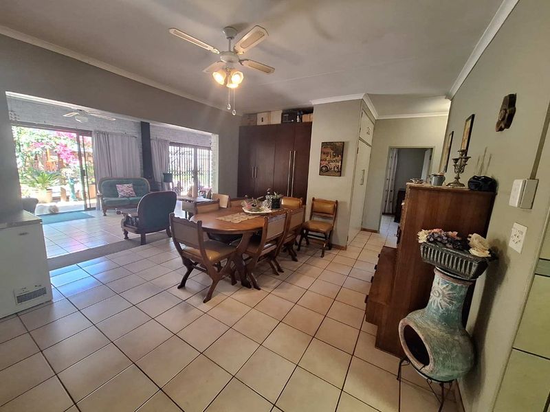 Spacious Living Amidst Tranquil Surroundings - Photo 8