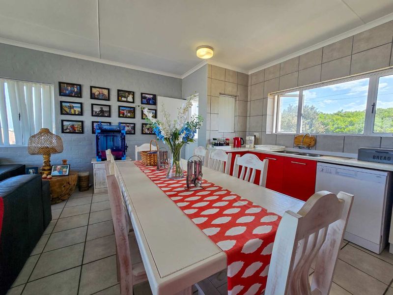 Four bedroom family home for sale in Jongensfontein. - Photo 8