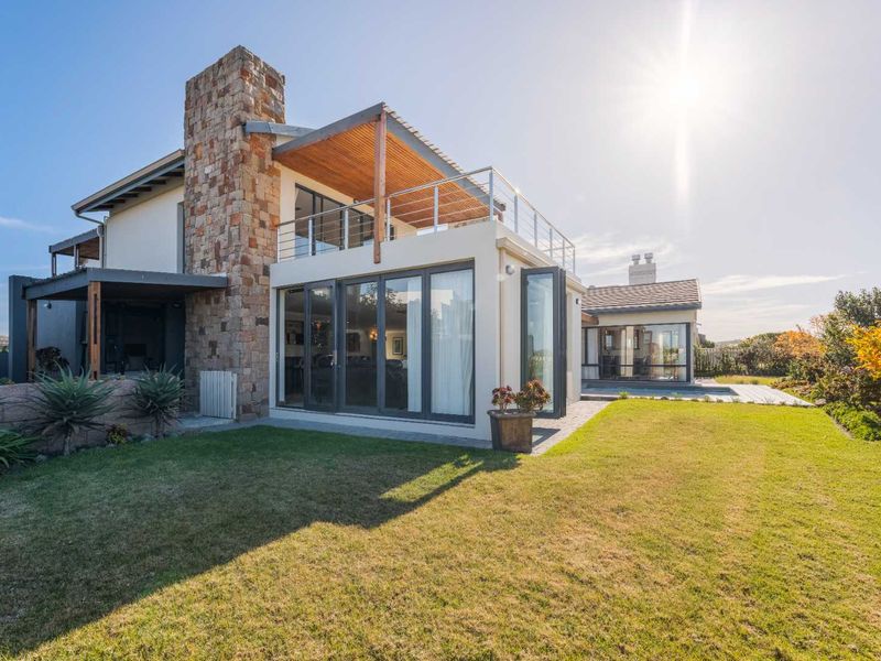 VERSATILE PROPERTY SET IN OCEAN VISTA OF OUBAAI GOLF ESTATE - Photo 4