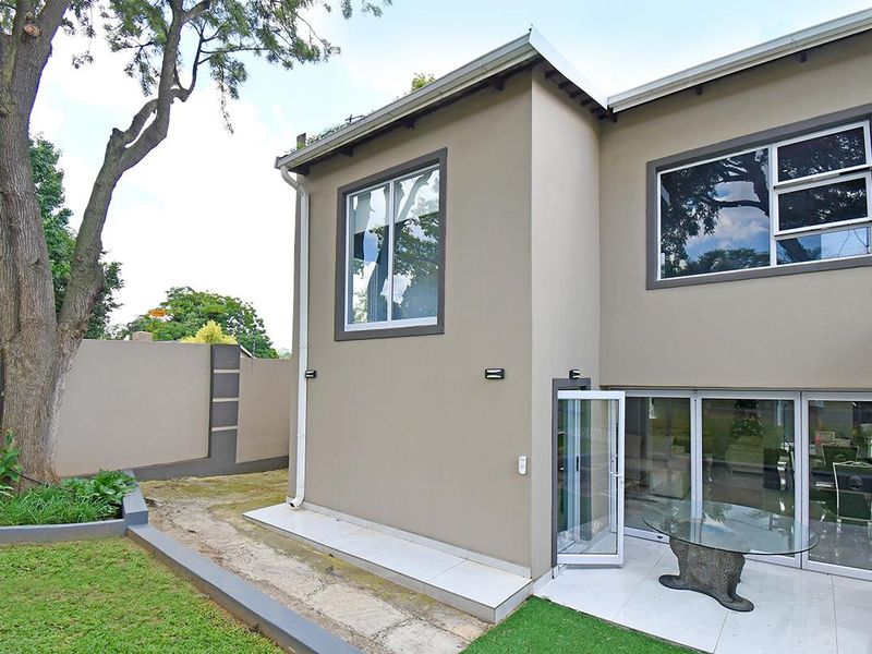 SPACIOUS ULTRA MODERN SECURE STUDIO FLATLET FURNISHED PARKMORE FOR RENT - Photo 8