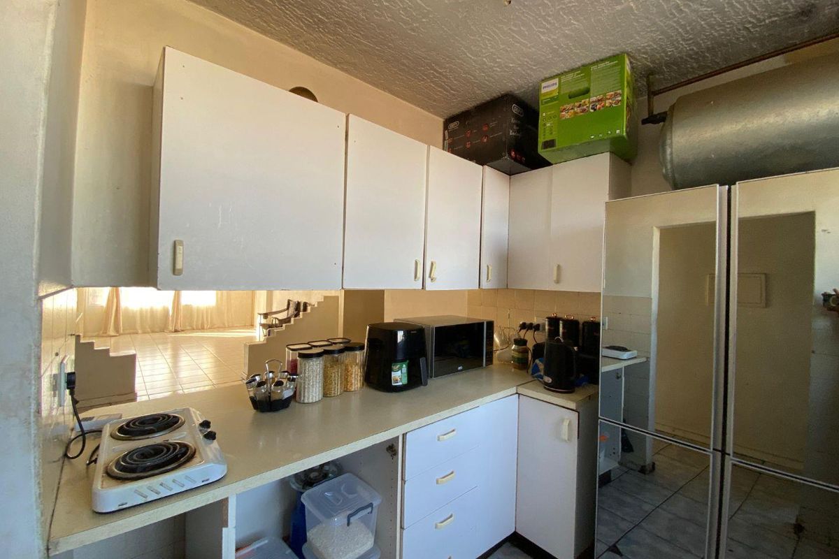 "Spacious 3-Bed Apartment in Silverton - Prime Location!" - Photo 3