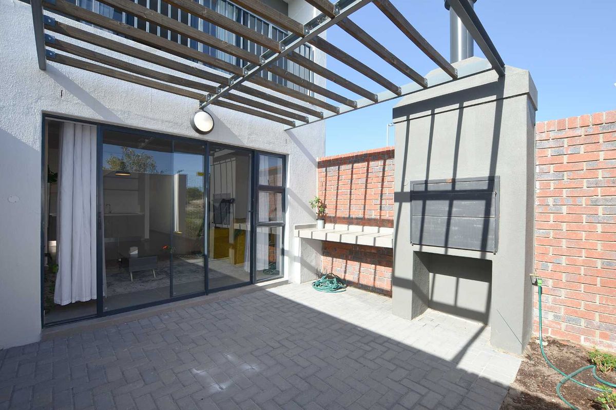 Modern Townhouse For Sale - Photo 4