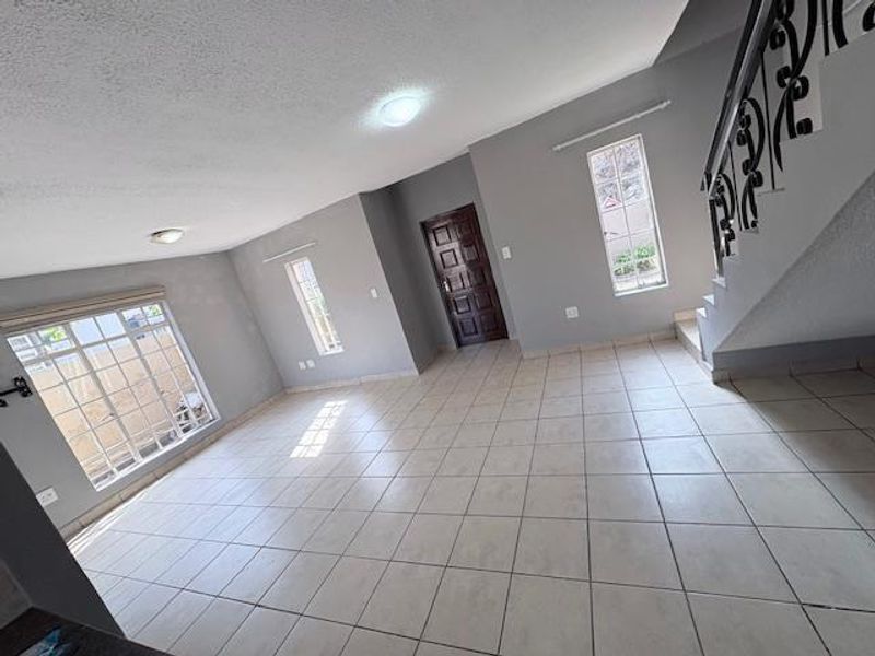 Modern Double-Storey Townhouse In Secure Estate- Brakpan North - Photo 9