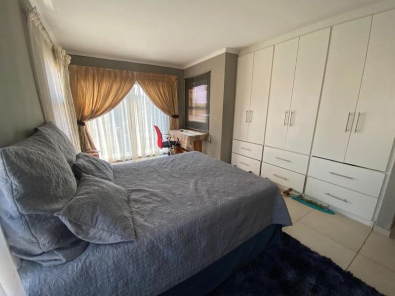 6 Bedroom house for sale in Theresapark ThornBrook Golf Estate - Photo 5