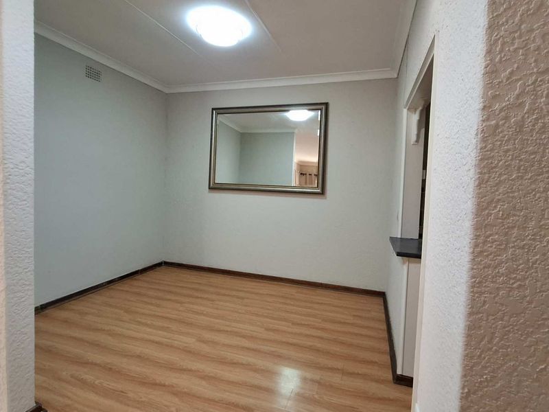Charming 3 Bedroom Home with Awesome Amenities - Photo 9