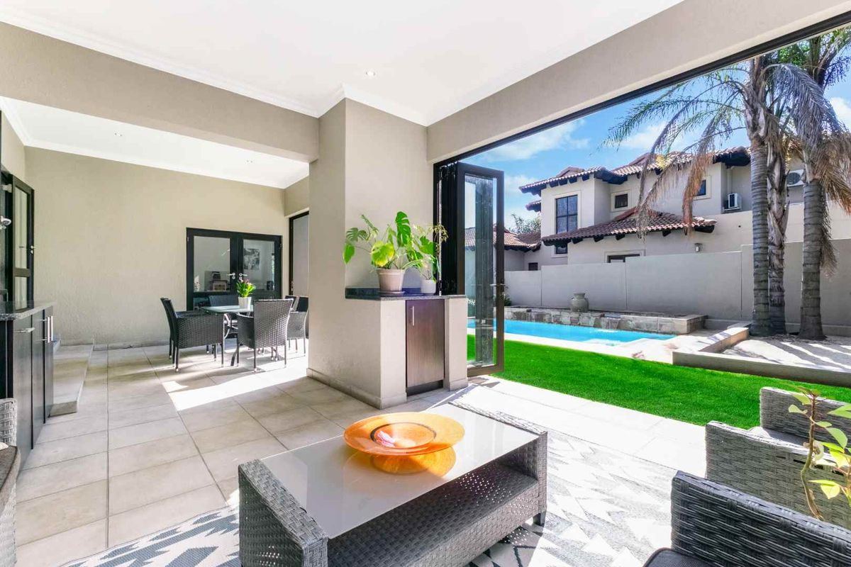 3 Bedroom House For Sale in Dainfern - Photo 3