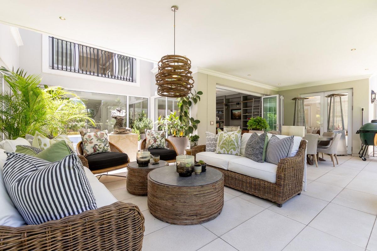 LUXURIOUS 4 BEDROOM FAMILY HOME FOR SALE IN BRYANSTON - Photo 5