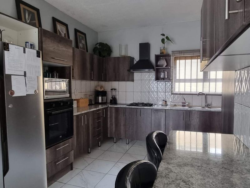 Khomasdal near fire brigade house for sale - Photo 4