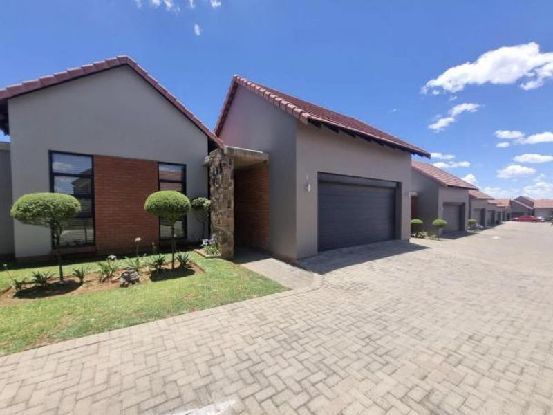 Modern 3 Bedroom House In Prestigious Stone Creek, Wild Olive Estate - Photo 1