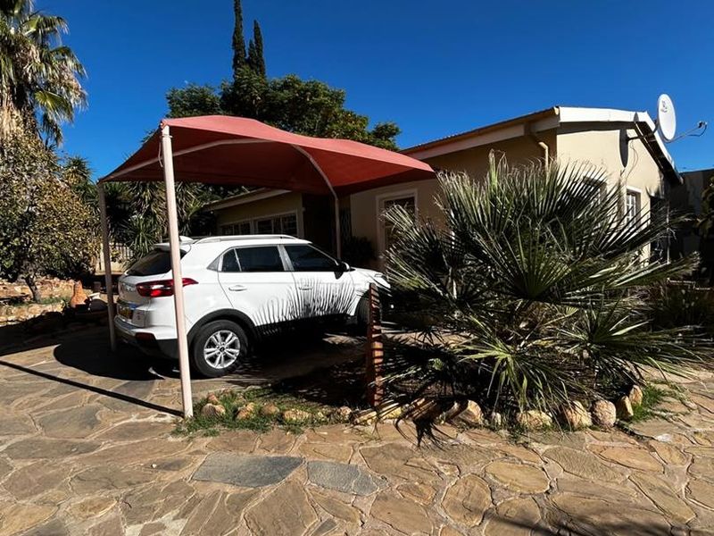 Bright, spacious and neatly kept home situated in the heart of Klein Windhoek. - Photo 7