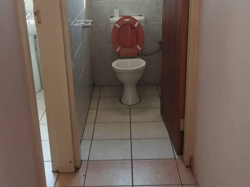 Spacious family home with income-generating flats - for Sale!! - Photo 2