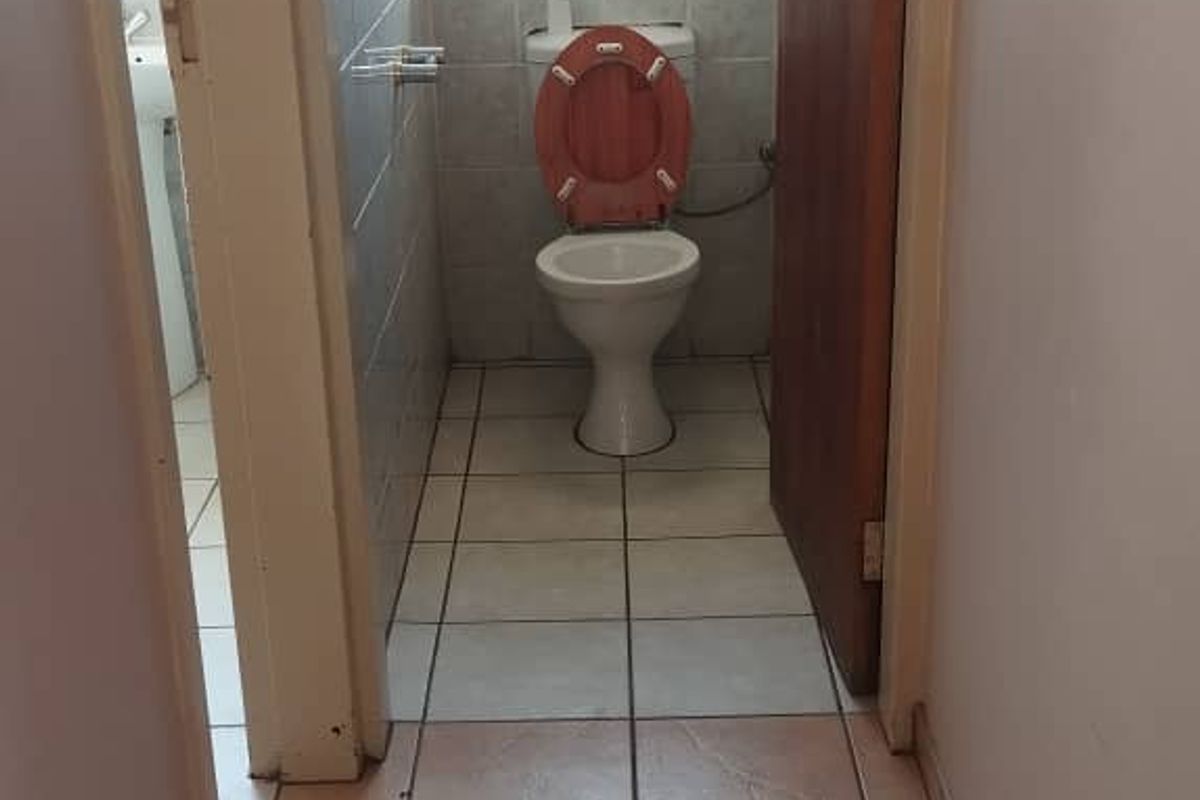 Spacious family home with income-generating flats - for Sale!! - Photo 2