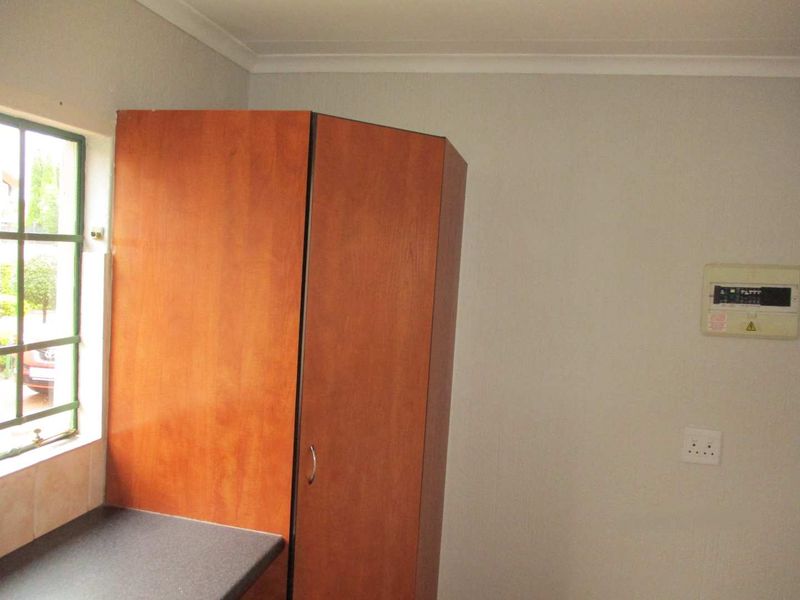 FAMILY HOME FOR SALE IN SECURE ESTATE - Photo 5
