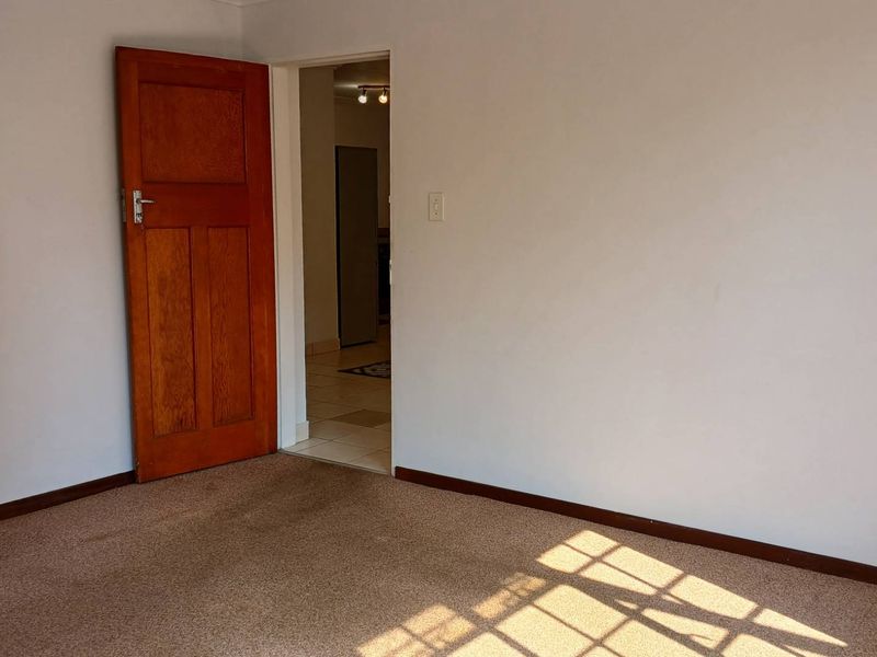 Spacious, Sunny 1 Bed Garden Flat to Let in Paulshof - Photo 9