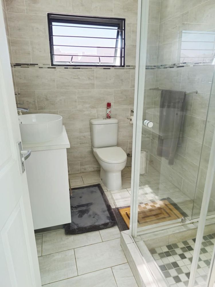 Flat: bathroom 