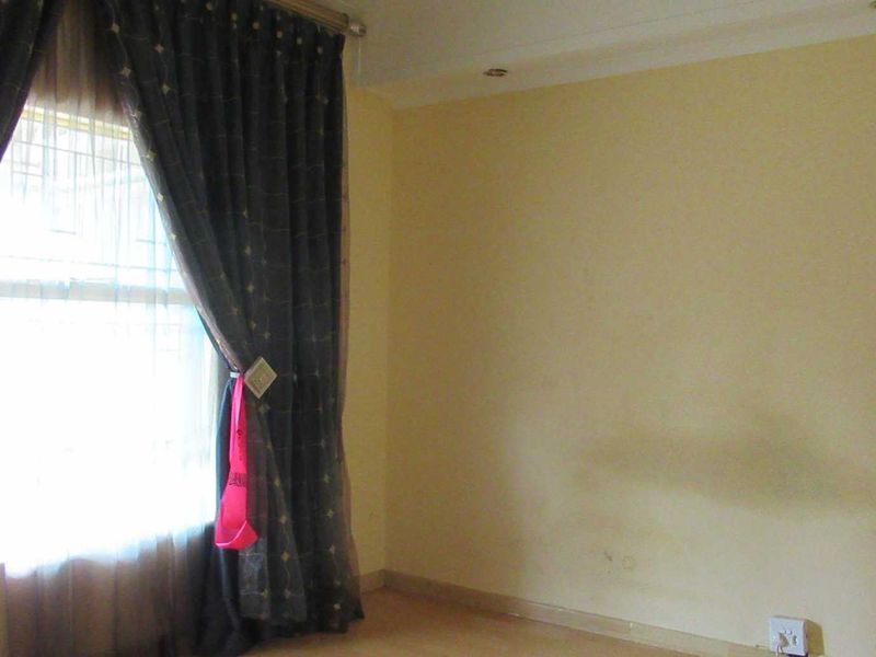 Home with great potential awaits you - Photo 5
