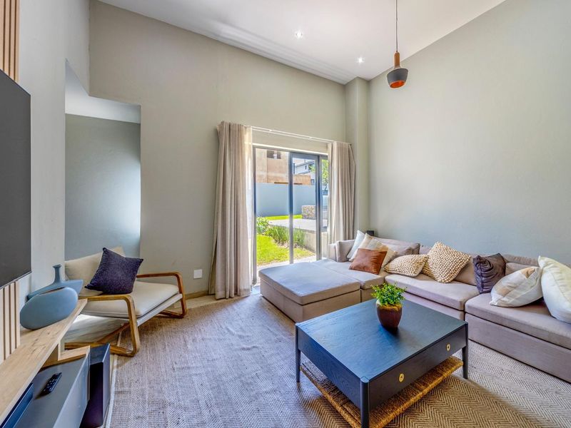 Five Bedroom Home for Sale In Waterfall Country Estate. - Photo 7