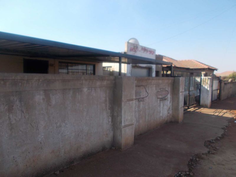 property for sale in a sought - after area - Photo 1