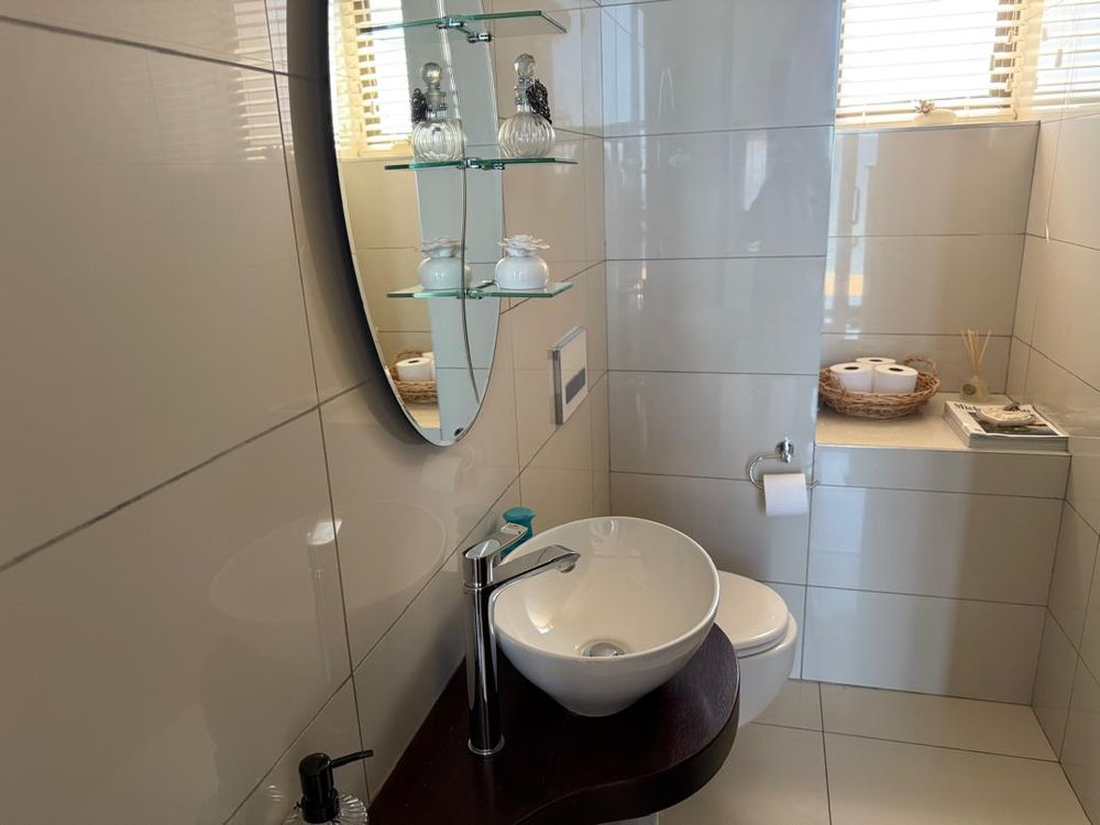 Bedroom 5 en-suite bathroom 