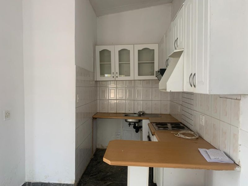 Discover your dream home in the heart of Ridgeway with this stunning 3-bedroom townhouse for sale in the highly sought-after Lion Ridge Complex, located just so - Photo 2