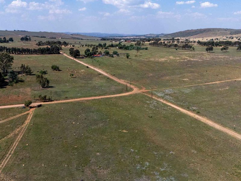 Spacious Stand with Endless Potential - Photo 5