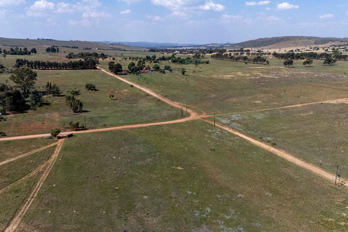 Spacious Stand with Endless Potential - Photo 5