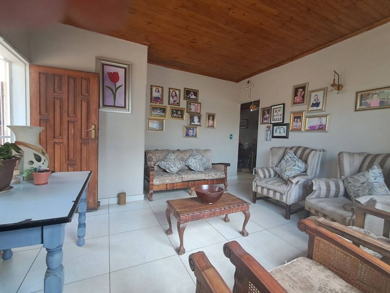 3 Bed, 2 bath House, East Lynne - Photo 2