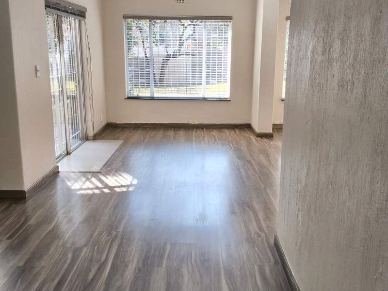 Spacious 3 Bedroom Duplex to rent in Bryanston West - Photo 7