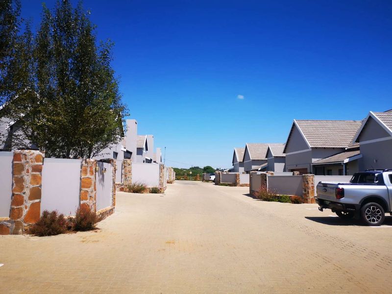 Move-In Ready Modern OFF-THE-GRID Corner Townhouse in Prime Location - Photo 8