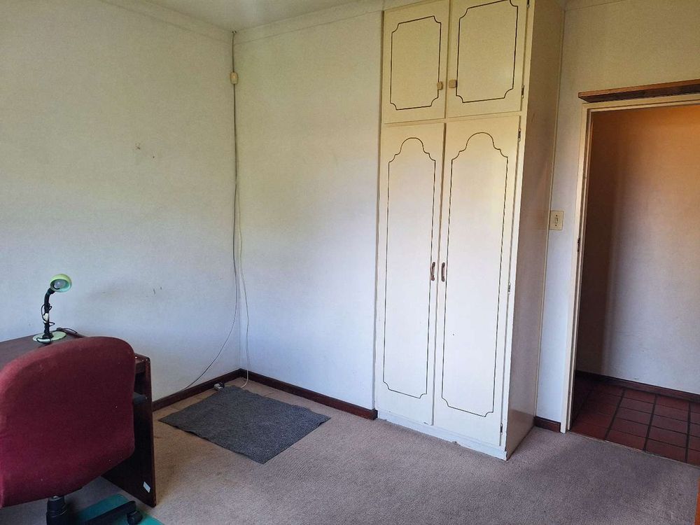 Bedroom 3 with b.i.c.