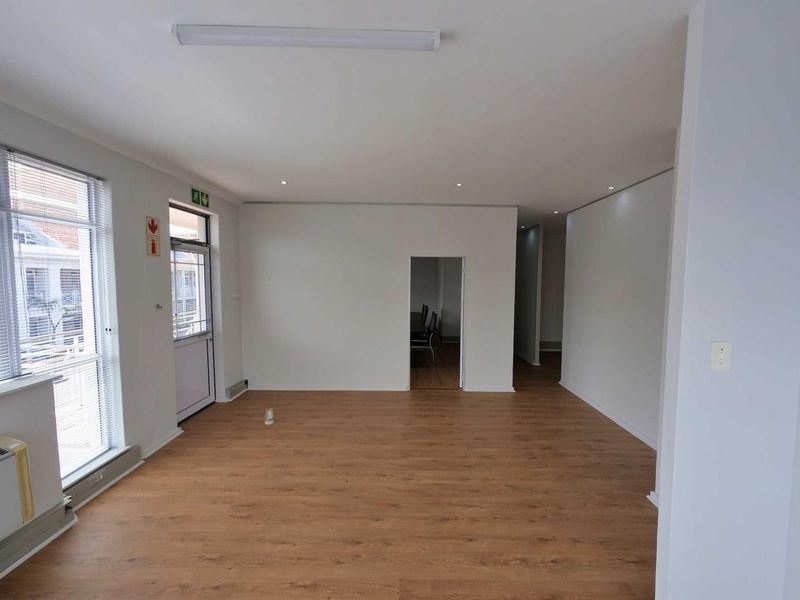 Verstile, Light-Filled Office in Century Square! - Photo 4