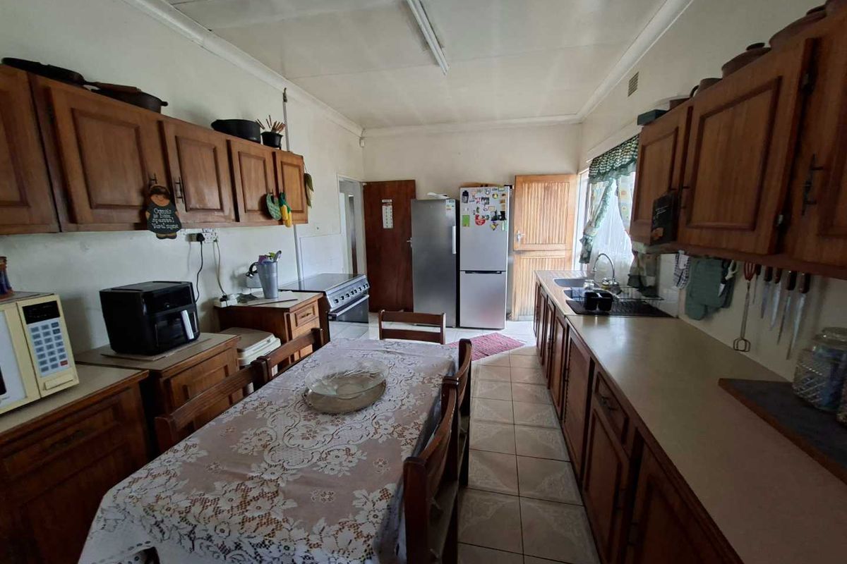 3 Bedroom Home with Flatlet for Sale - Photo 4
