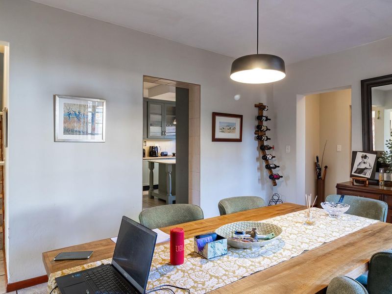 Newly Renovated 3 Bedroom Townhouse with Spacious Living Areas - Photo 7