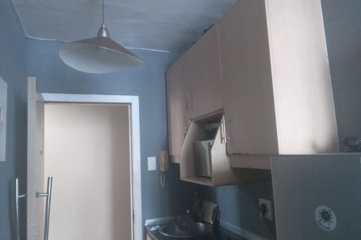 Bachelor Apartment For Sale In Berea Centre - Photo 4