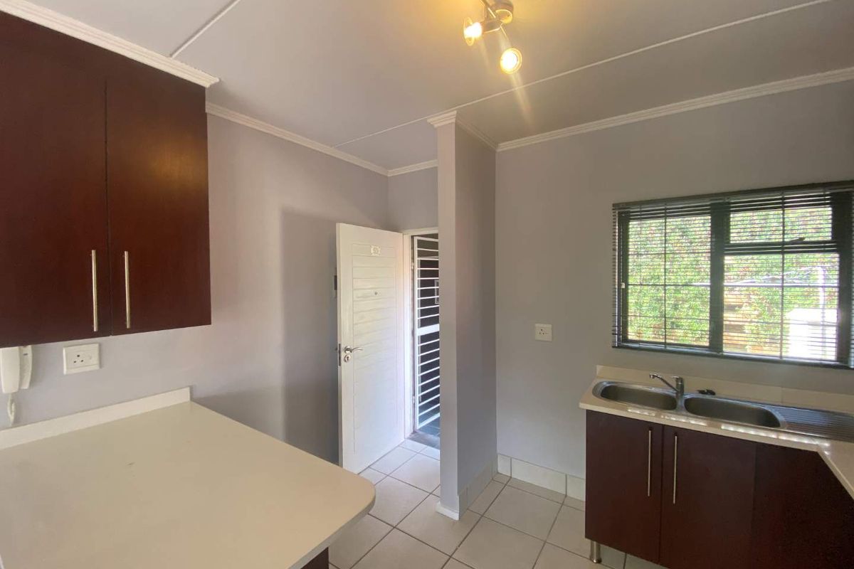 Ground Floor Gem with Private Garden & Pet Friendly Living - Photo 5