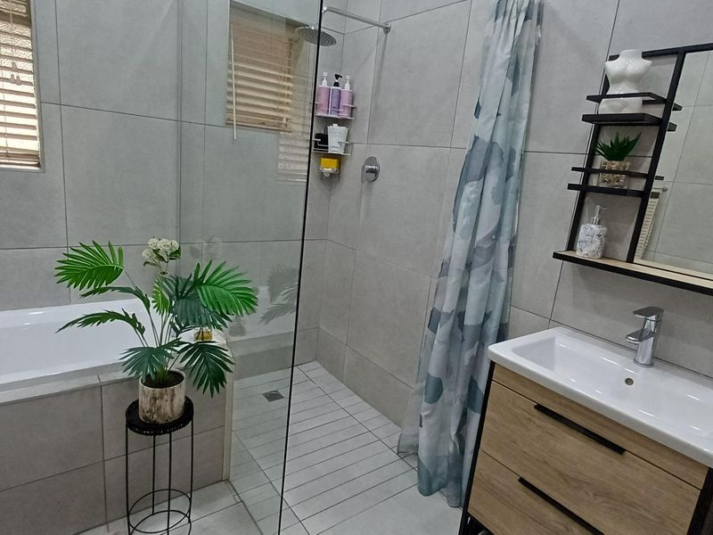 House huge potential - Photo 7